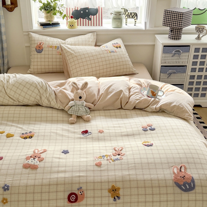 91家纺网 家纺一手货源 找家纺 寐居家纺 2026新款A类色织全棉水洗棉格子毛巾绣四件套系列 格纹兔语