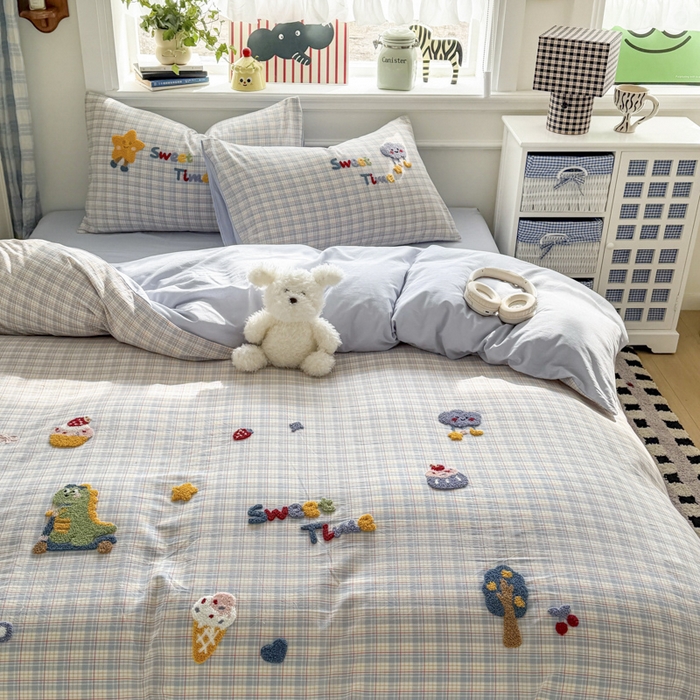 91家纺网 家纺一手货源 找家纺 寐居家纺 2026新款A类色织全棉水洗棉格子毛巾绣四件套系列 浅格恐龙