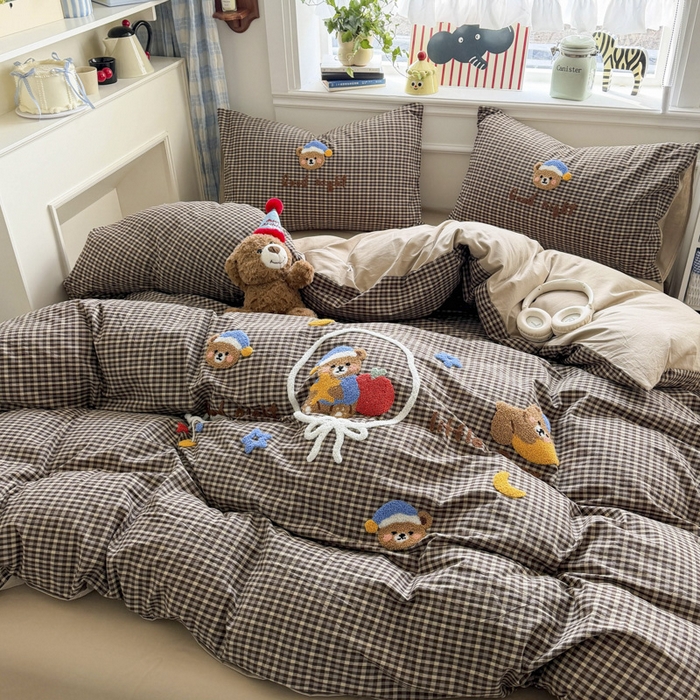 91家纺网 家纺一手货源 找家纺 寐居家纺 2026新款A类色织全棉水洗棉格子毛巾绣四件套系列 格熊织梦