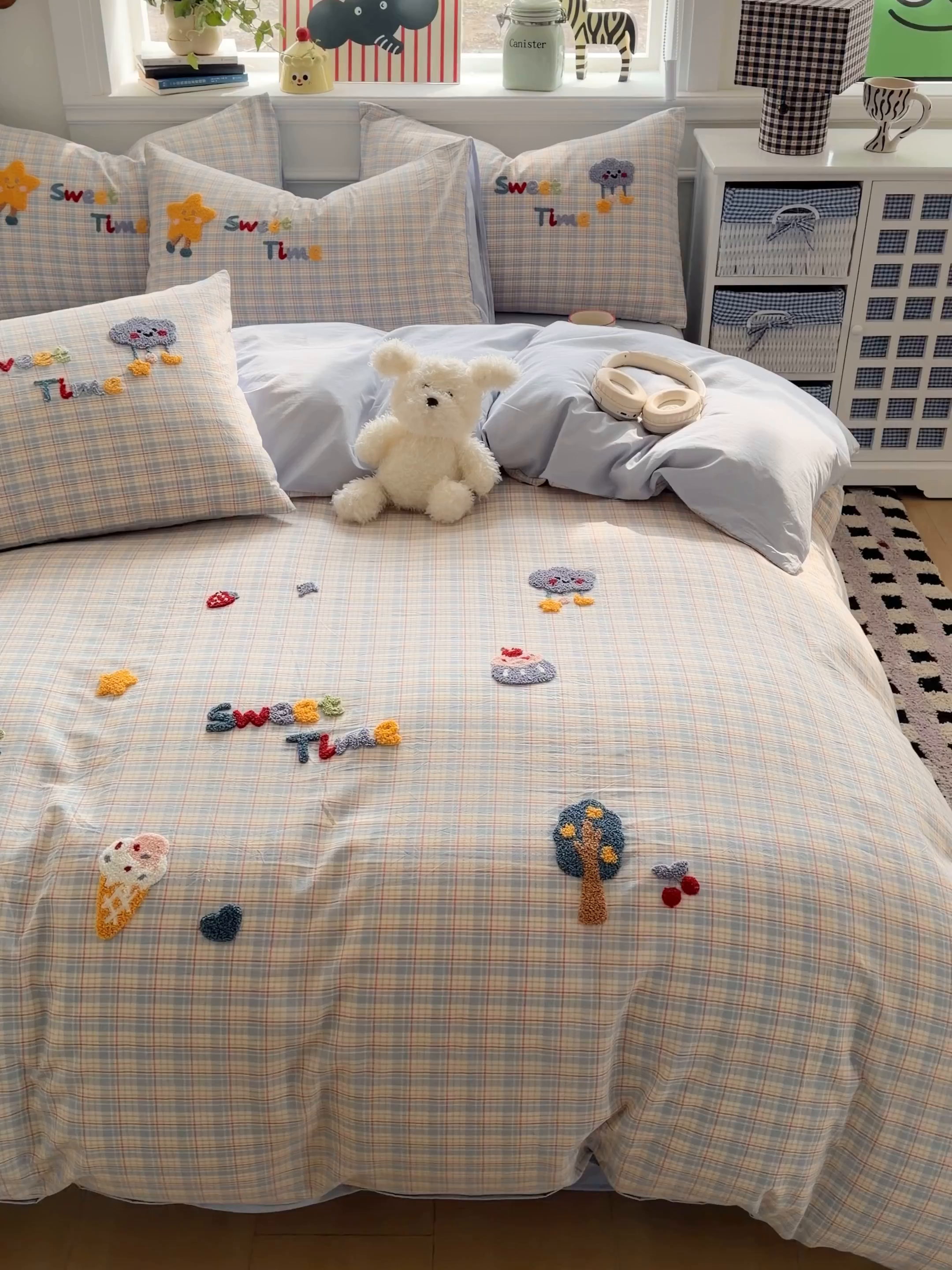 91家纺网 家纺一手货源 找家纺 寐居家纺 2026新款A类色织全棉水洗棉格子毛巾绣四件套系列 浅格恐龙