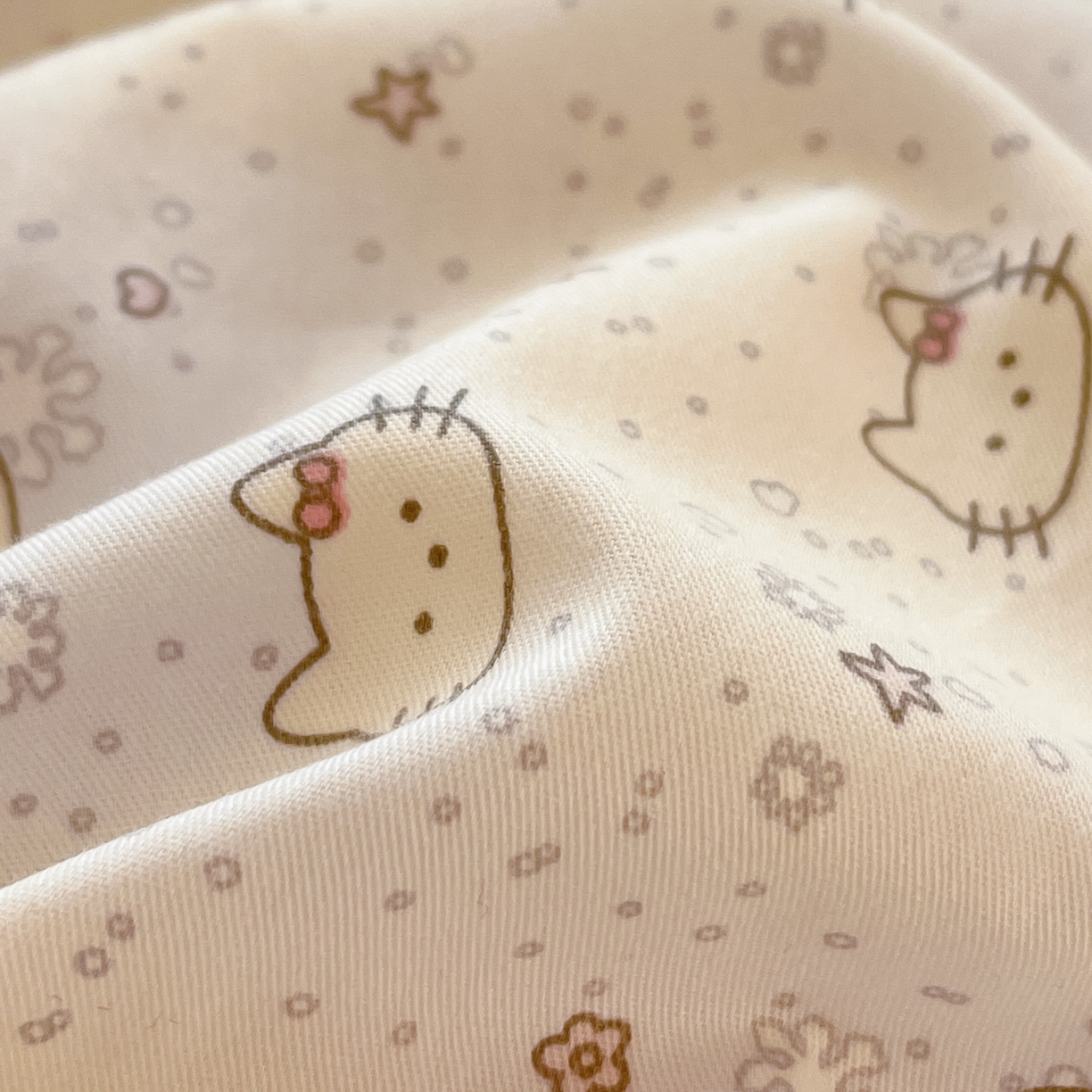 91家纺网 家纺一手货源 找家纺 寐居家纺 2026新款全棉毛巾绣四件套 粉雾kitty