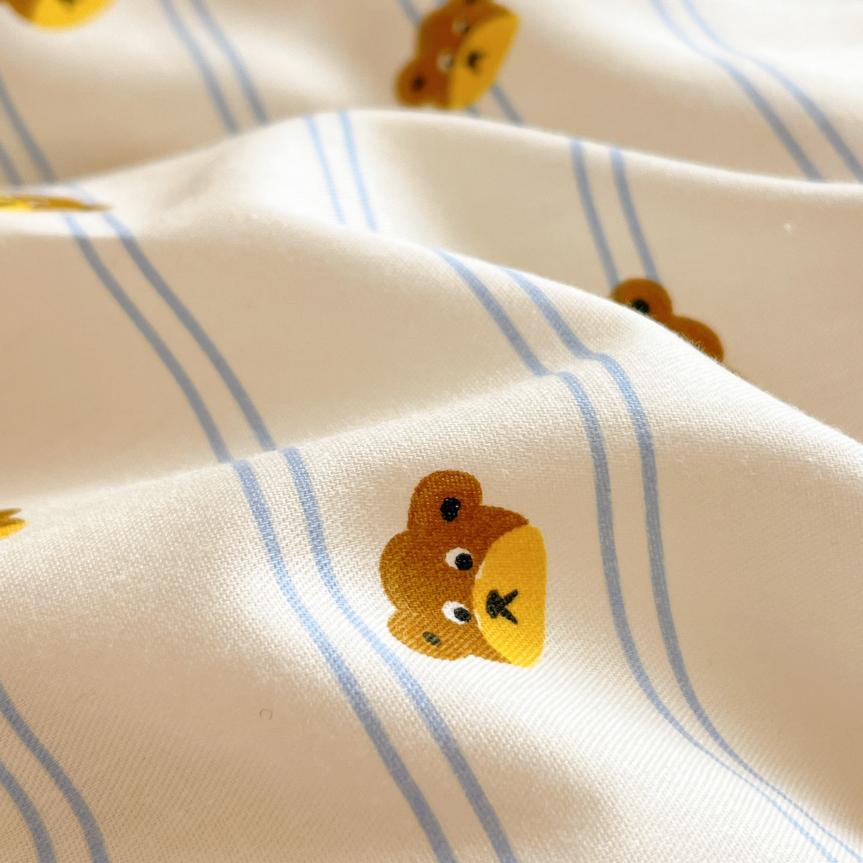 91家纺网 家纺一手货源 找家纺 寐居家纺 2026新款全棉毛巾绣四件套 暖阳熊趣