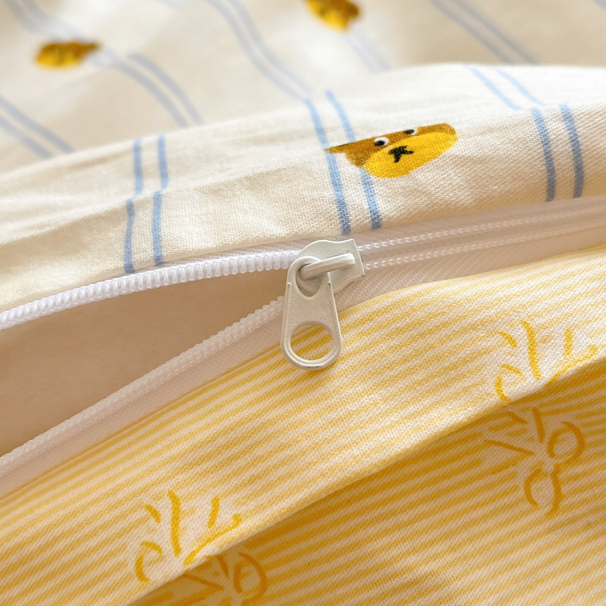 91家纺网 家纺一手货源 找家纺 寐居家纺 2026新款全棉毛巾绣四件套 暖阳熊趣