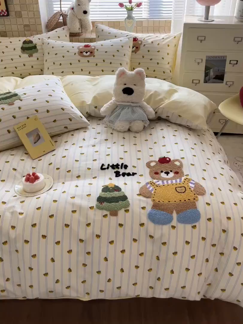 91家纺网 家纺一手货源 找家纺 寐居家纺 2026新款全棉毛巾绣四件套 暖阳熊趣