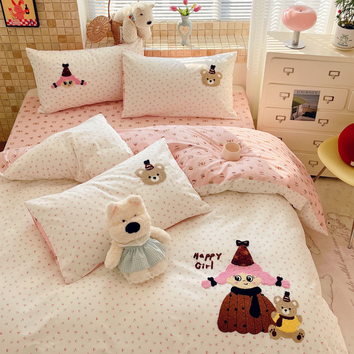 91家纺网 家纺一手货源 找家纺 寐居家纺 2026新款全棉毛巾绣四件套 甜樱蜜友