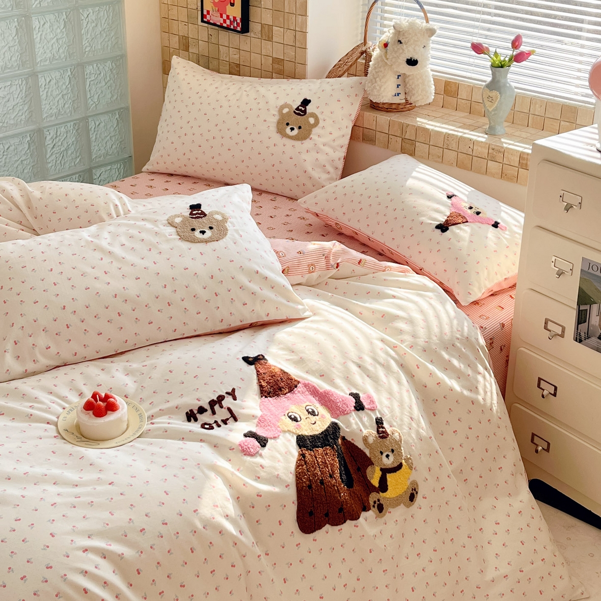 91家纺网 家纺一手货源 找家纺 寐居家纺 2026新款全棉毛巾绣四件套 甜樱蜜友