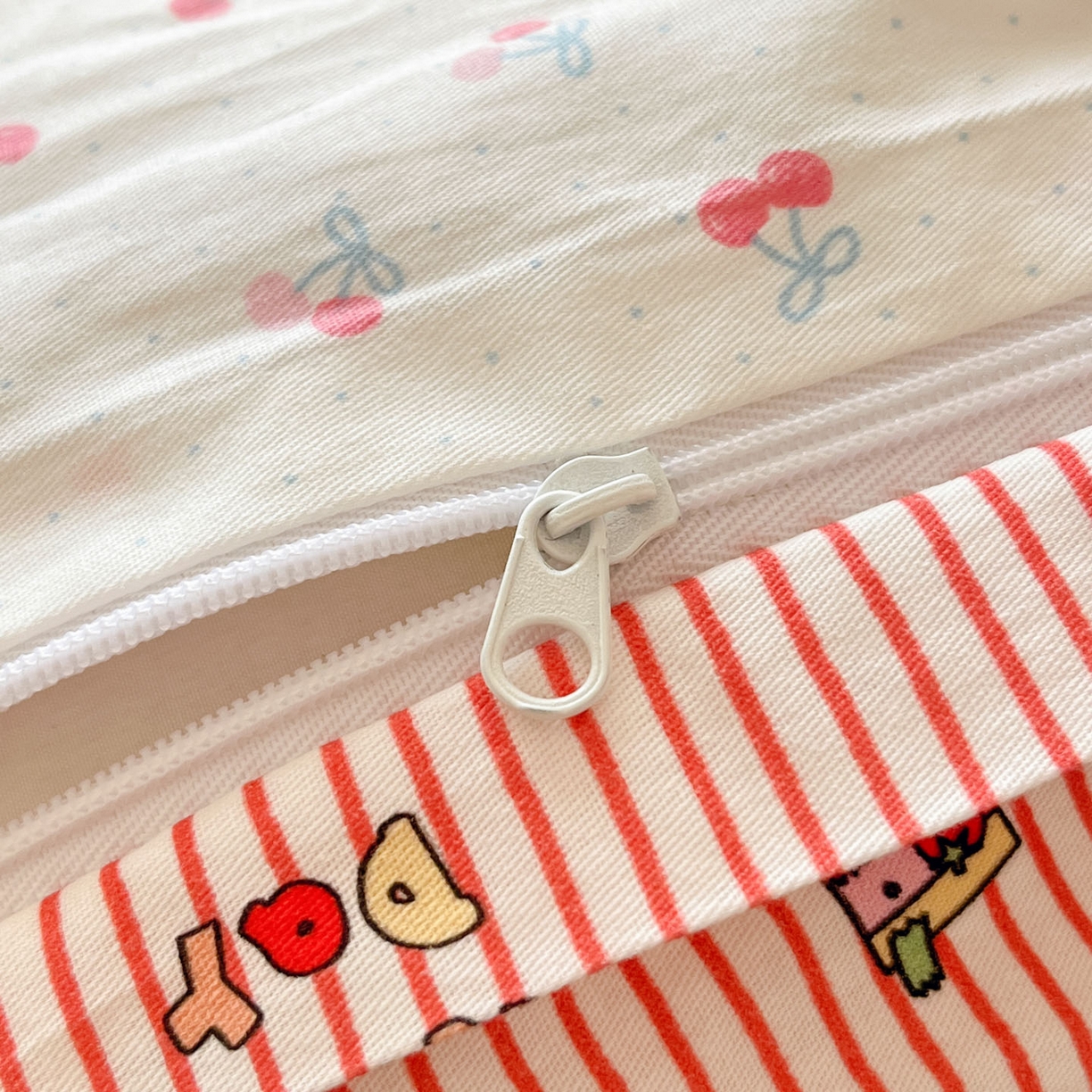 91家纺网 家纺一手货源 找家纺 寐居家纺 2026新款全棉毛巾绣四件套 甜樱蜜友