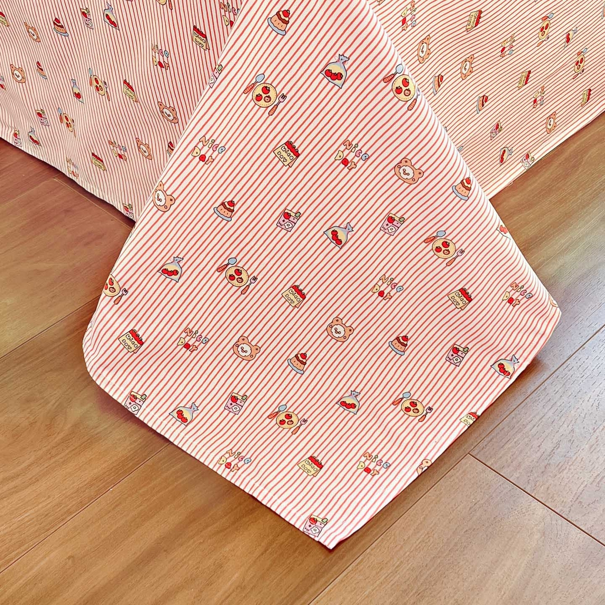 91家纺网 家纺一手货源 找家纺 寐居家纺 2026新款全棉毛巾绣四件套 甜樱蜜友