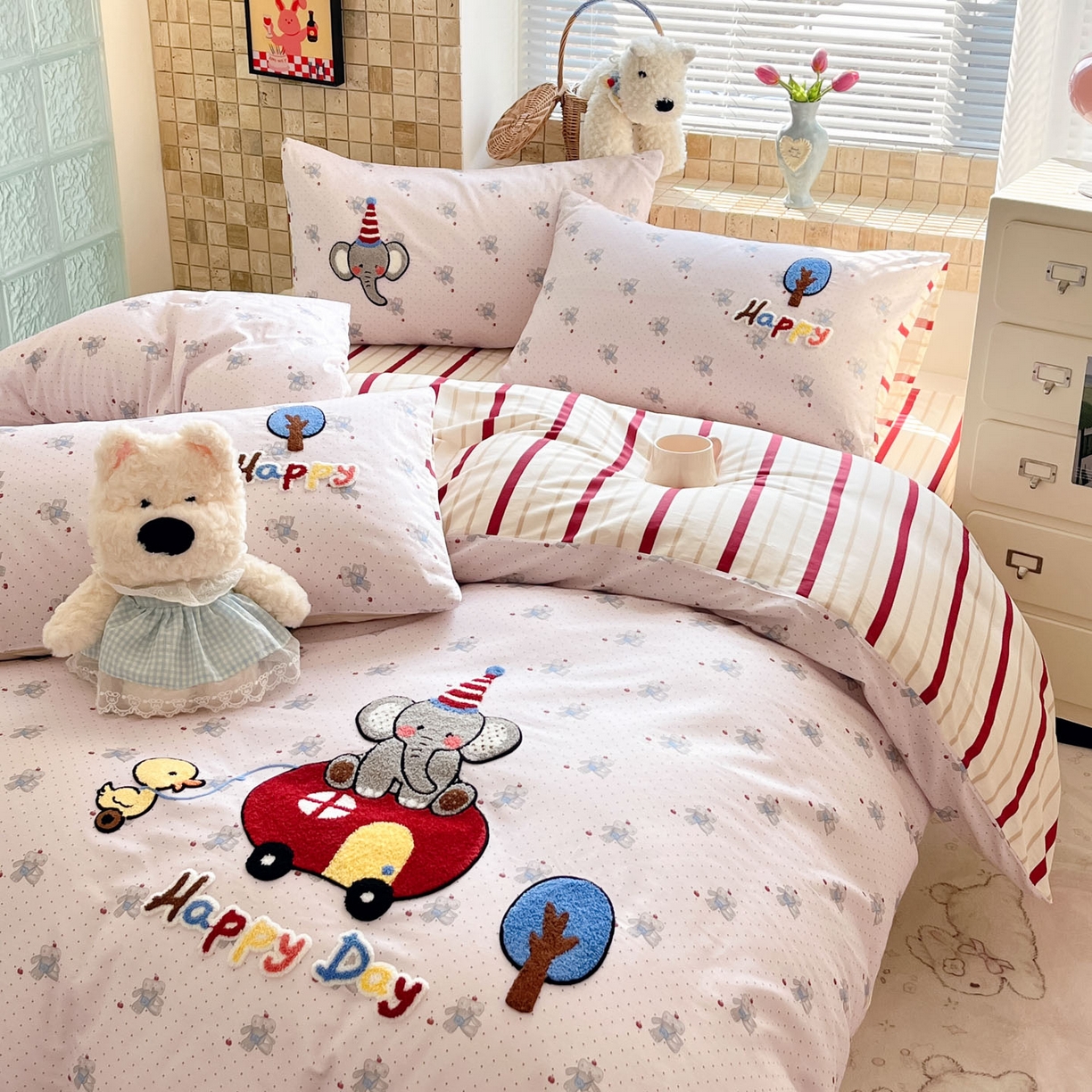 91家纺网 家纺一手货源 找家纺 寐居家纺 2026新款全棉毛巾绣四件套 巡游象仔