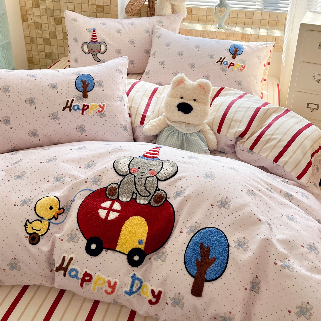 91家纺网 家纺一手货源 找家纺 寐居家纺 2026新款全棉毛巾绣四件套 巡游象仔