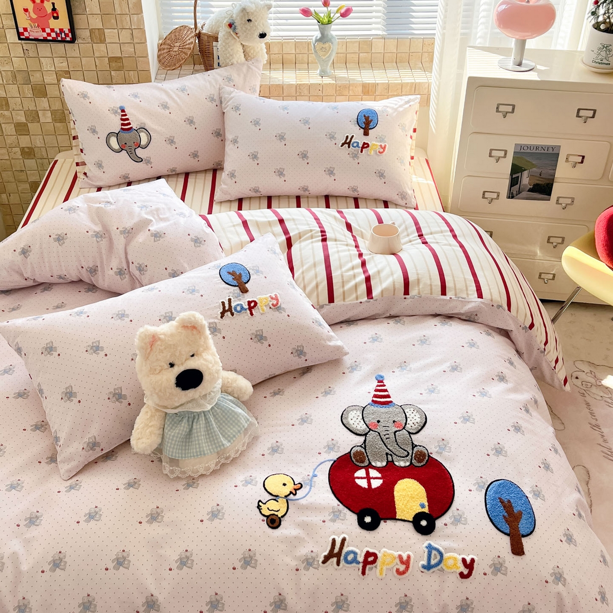 91家纺网 家纺一手货源 找家纺 寐居家纺 2026新款全棉毛巾绣四件套 巡游象仔