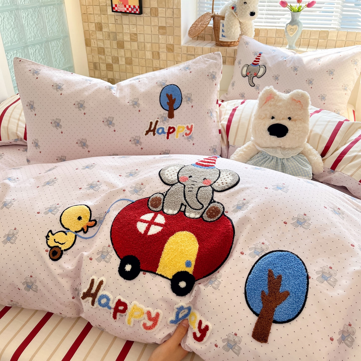 91家纺网 家纺一手货源 找家纺 寐居家纺 2026新款全棉毛巾绣四件套 巡游象仔