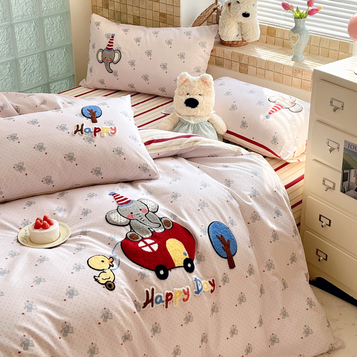 91家纺网 家纺一手货源 找家纺 寐居家纺 2026新款全棉毛巾绣四件套 巡游象仔