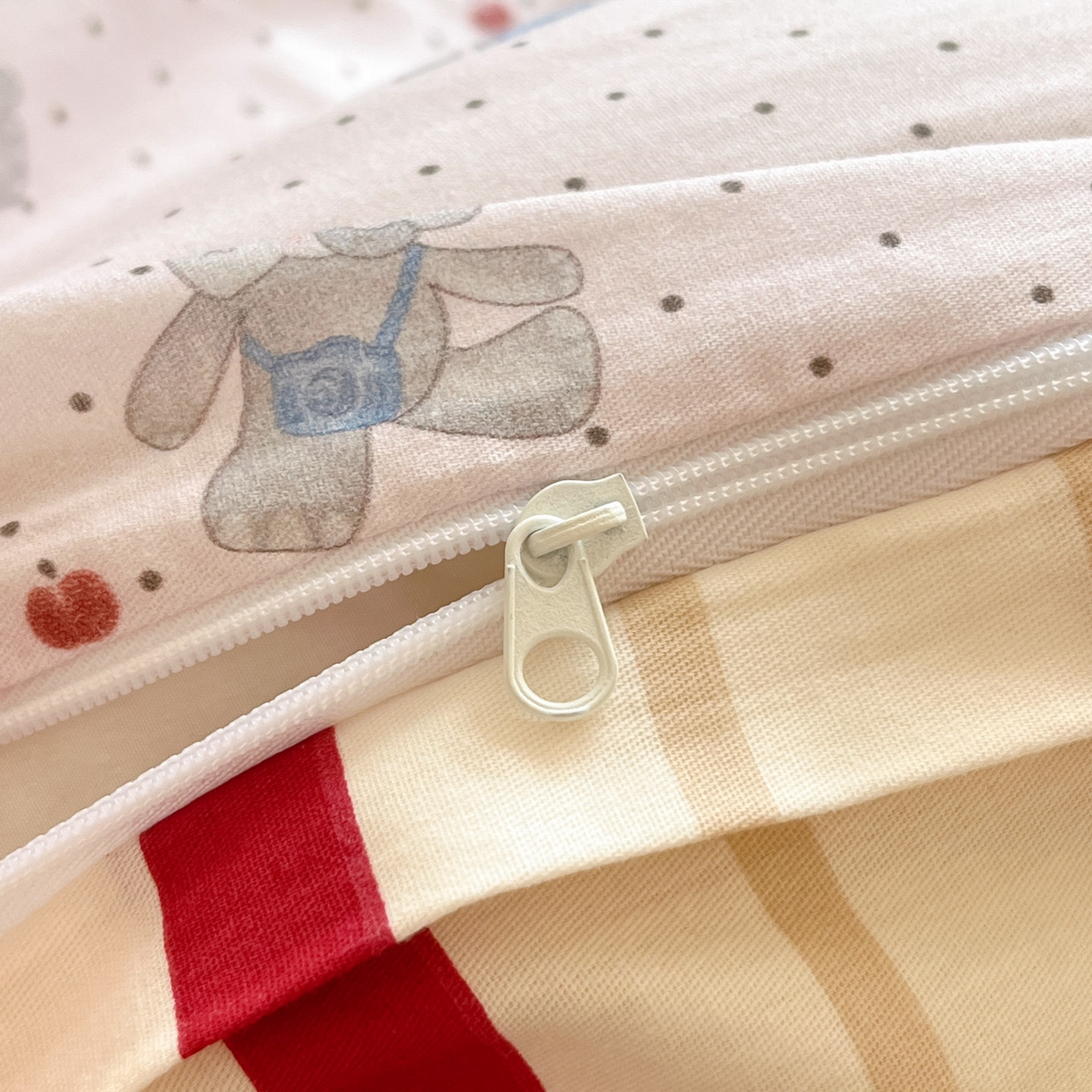 91家纺网 家纺一手货源 找家纺 寐居家纺 2026新款全棉毛巾绣四件套 巡游象仔