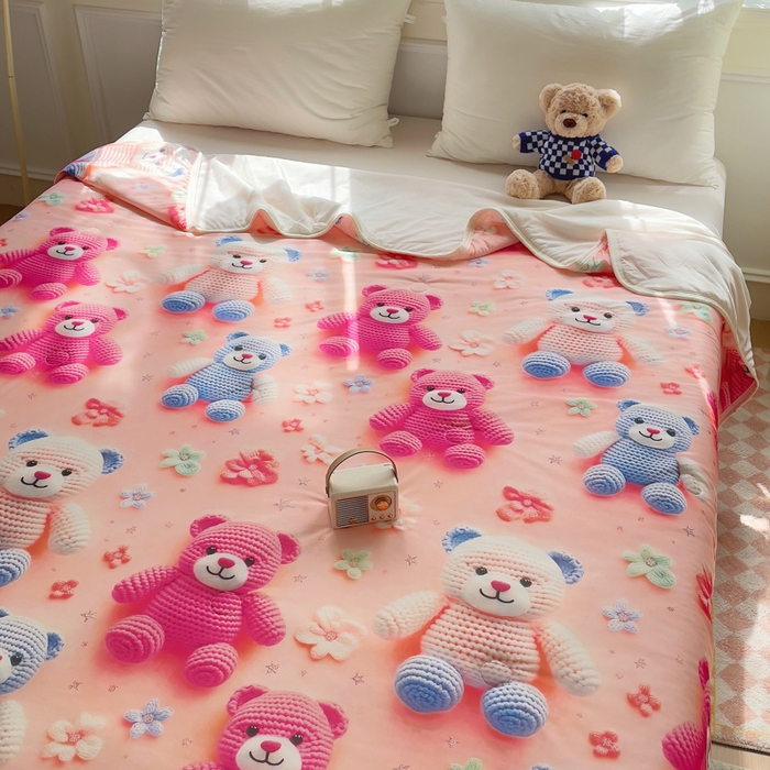 91家纺网 家纺一手货源 找家纺 默忆 2026新款直播热款5D数码凉感冰丝夏被 粉色毛线熊