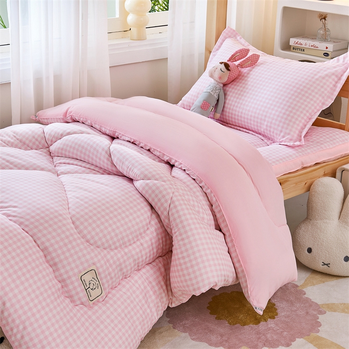 91家纺网 家纺一手货源 找家纺 默忆 2026新款A类水洗棉新疆棉花被子被芯 粉格 被子