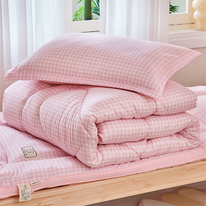 91家纺网 家纺一手货源 找家纺 默忆 2026新款A类水洗棉新疆棉花被子被芯 粉格 被子