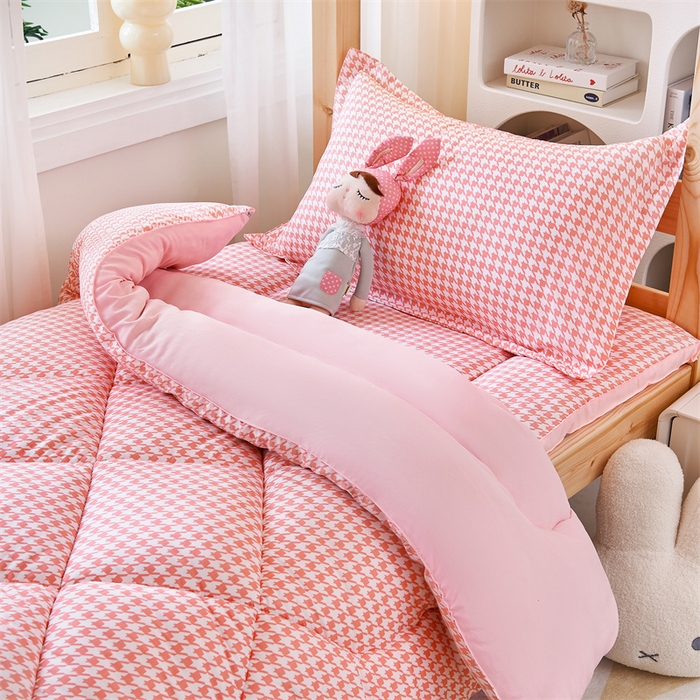 91家纺网 家纺一手货源 找家纺 默忆 2026新款A类水洗棉新疆棉花被子被芯 千鸟格 粉 被子