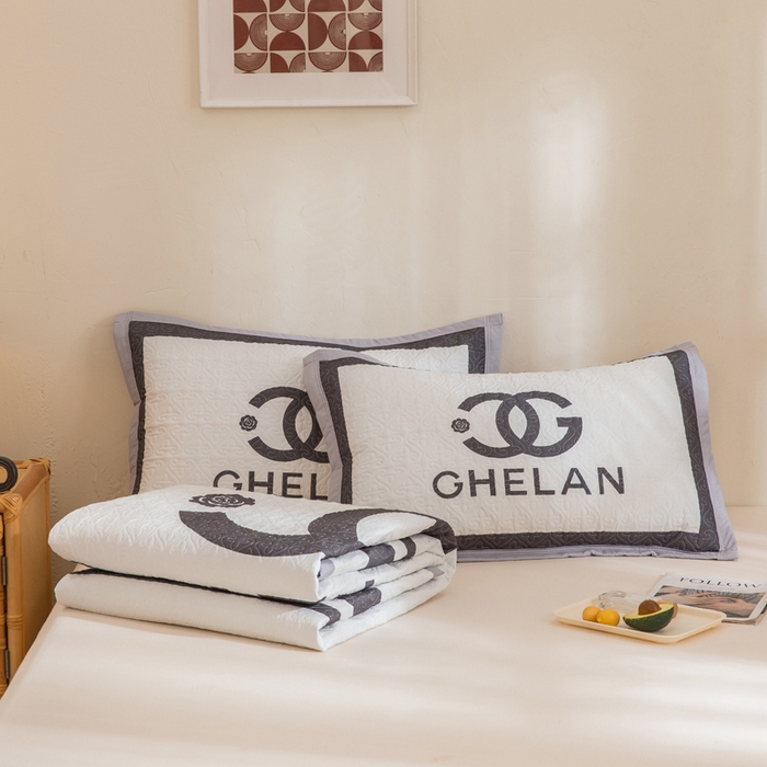 91家纺网 家纺一手货源 找家纺 麦田家纺 2026新款天丝绸大版数码印花单床盖床盖单件 香奈儿