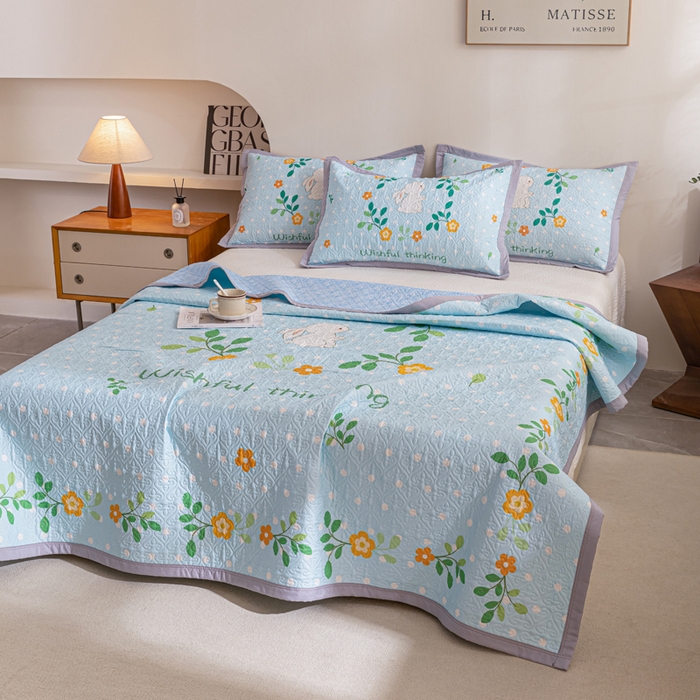 91家纺网 家纺一手货源 找家纺 麦田家纺 2026新款天丝绸大版数码印花单床盖床盖单件 快乐小兔-蓝