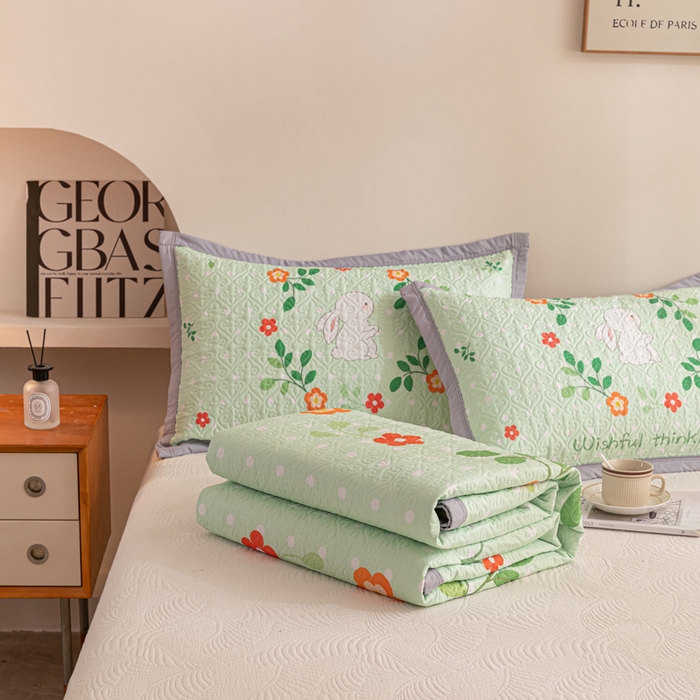 91家纺网 家纺一手货源 找家纺 麦田家纺 2026新款天丝绸大版数码印花单床盖床盖单件 快乐小兔-绿