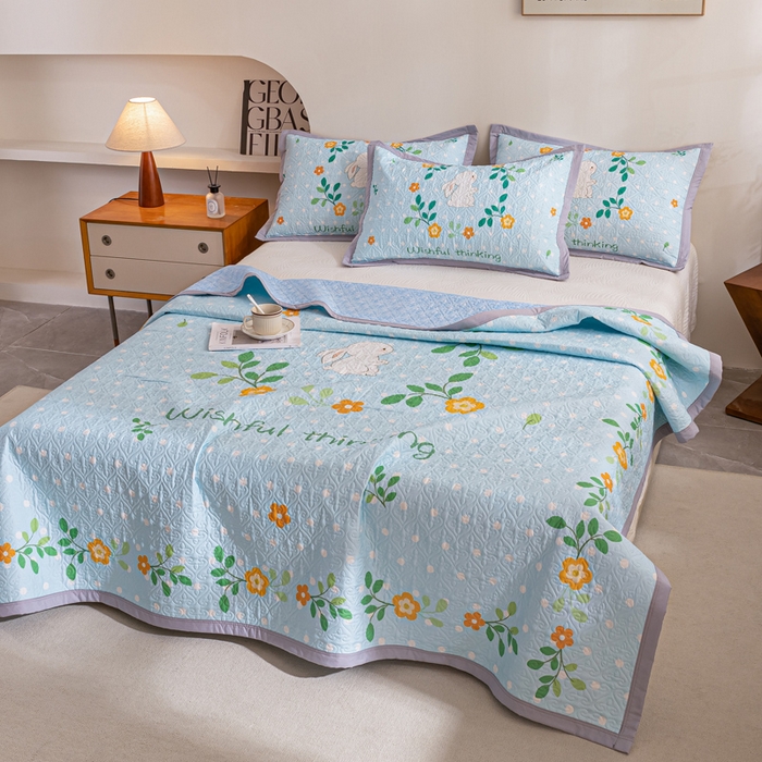 91家纺网 家纺一手货源 找家纺 麦田家纺 2026新款天丝绸大版数码印花单床盖床盖单件 快乐小兔-蓝