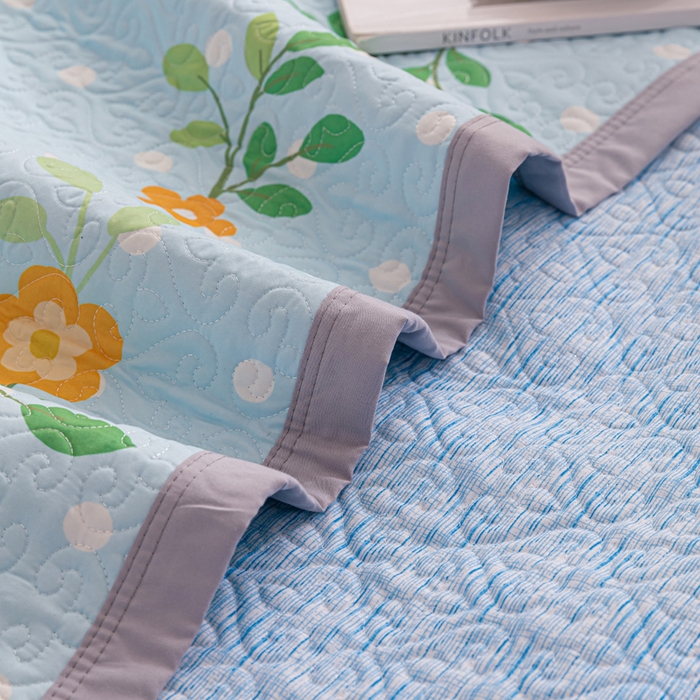 91家纺网 家纺一手货源 找家纺 麦田家纺 2026新款天丝绸大版数码印花单床盖床盖单件 快乐小兔-蓝