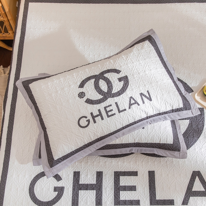 91家纺网 家纺一手货源 找家纺 麦田家纺 2026新款天丝绸大版数码印花单床盖床盖单件 香奈儿