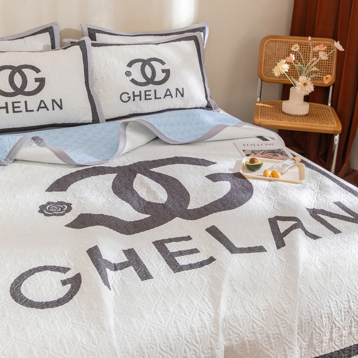 91家纺网 家纺一手货源 找家纺 麦田家纺 2026新款天丝绸大版数码印花单床盖床盖单件 香奈儿