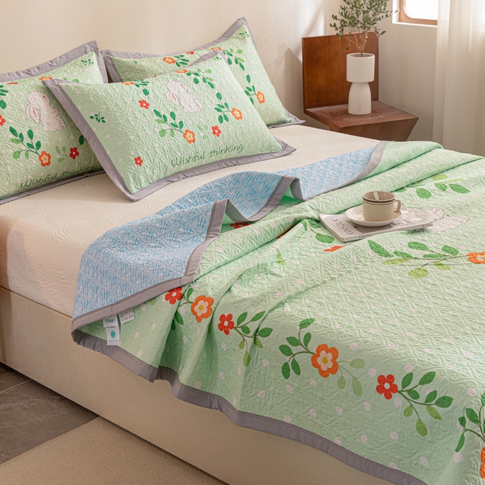 91家纺网 家纺一手货源 找家纺 麦田家纺 2026新款天丝绸大版数码印花单床盖床盖单件 快乐小兔-绿