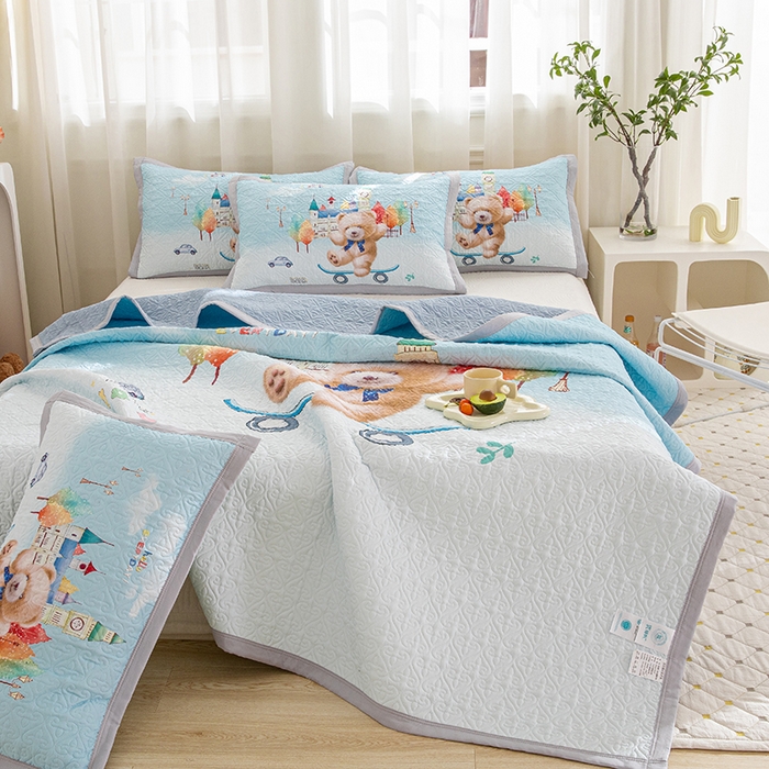 91家纺网 家纺一手货源 找家纺 麦田家纺 2026新款天丝绸大版数码印花单床盖床盖单件 快乐家族-兰