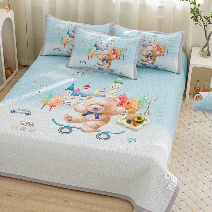 91家纺网 家纺一手货源 找家纺 麦田家纺 2026新款天丝绸大版数码印花单床盖床盖单件 快乐家族-兰