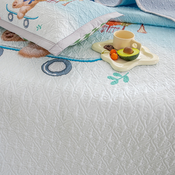 91家纺网 家纺一手货源 找家纺 麦田家纺 2026新款天丝绸大版数码印花单床盖床盖单件 快乐家族-兰