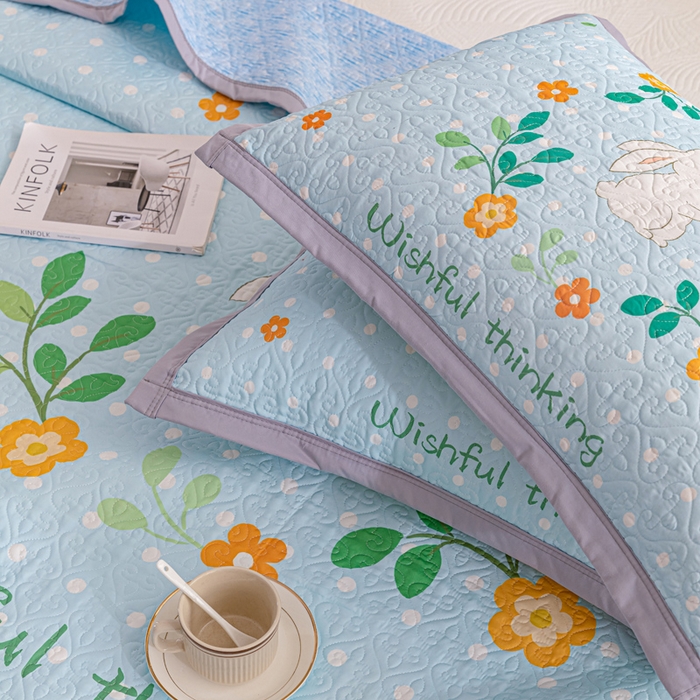 91家纺网 家纺一手货源 找家纺 麦田家纺 2026新款天丝绸大版数码印花单床盖床盖单件 快乐小兔-蓝