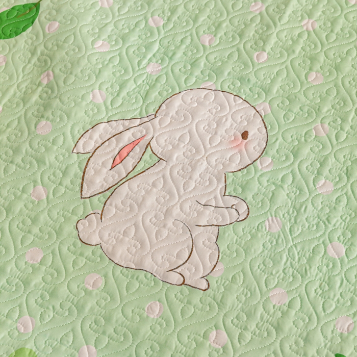 91家纺网 家纺一手货源 找家纺 麦田家纺 2026新款天丝绸大版数码印花单床盖床盖单件 快乐小兔-绿