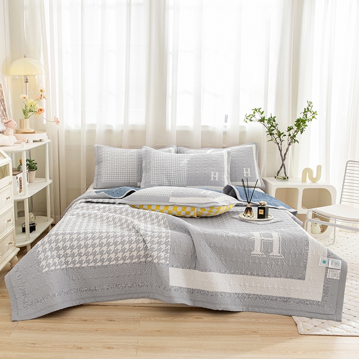 91家纺网 家纺一手货源 找家纺 麦田家纺 2026新款天丝绸大版数码印花单床盖床盖单件 千鸟格H-云灰色