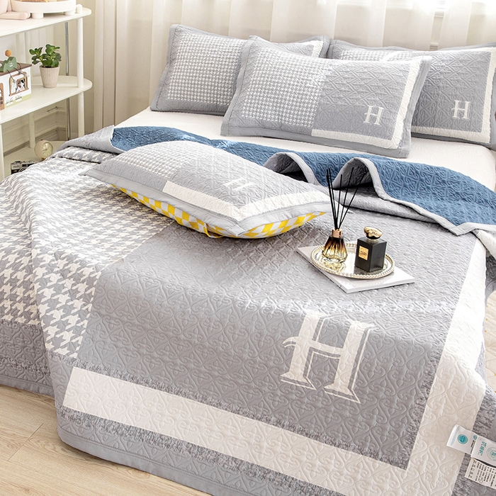 91家纺网 家纺一手货源 找家纺 麦田家纺 2026新款天丝绸大版数码印花单床盖床盖单件 千鸟格H-云灰色