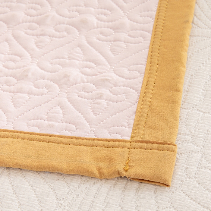 91家纺网 家纺一手货源 找家纺 麦田家纺 2026新款天丝绸大版数码印花单床盖床盖单件 快乐家族-粉