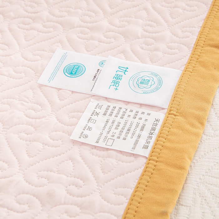 91家纺网 家纺一手货源 找家纺 麦田家纺 2026新款天丝绸大版数码印花单床盖床盖单件 快乐家族-粉