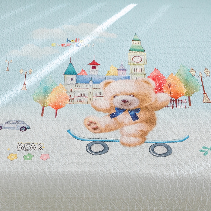 91家纺网 家纺一手货源 找家纺 麦田家纺 2026新款天丝绸大版数码印花单床盖床盖单件 快乐家族-兰