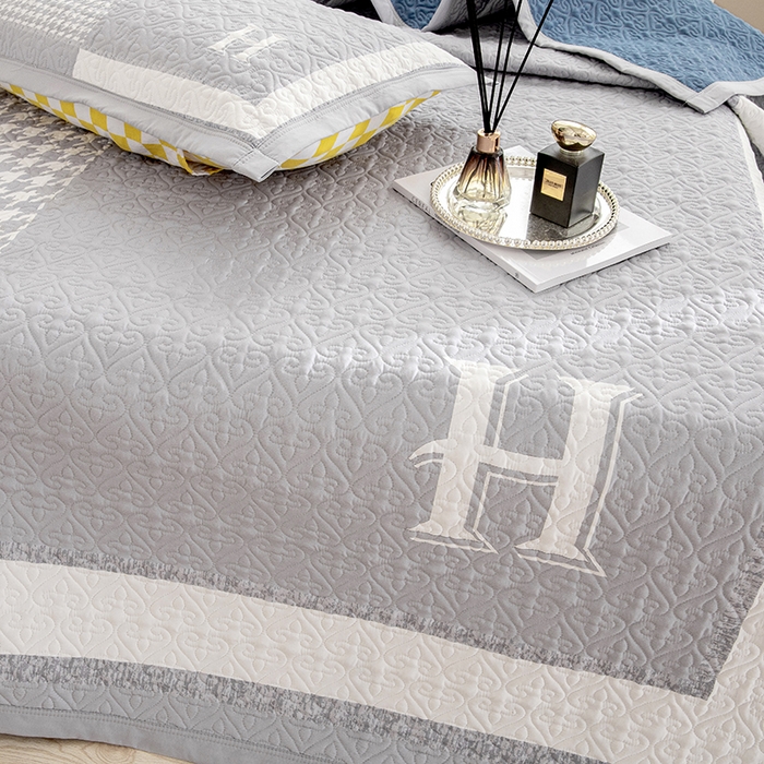 91家纺网 家纺一手货源 找家纺 麦田家纺 2026新款天丝绸大版数码印花单床盖床盖单件 千鸟格H-云灰色