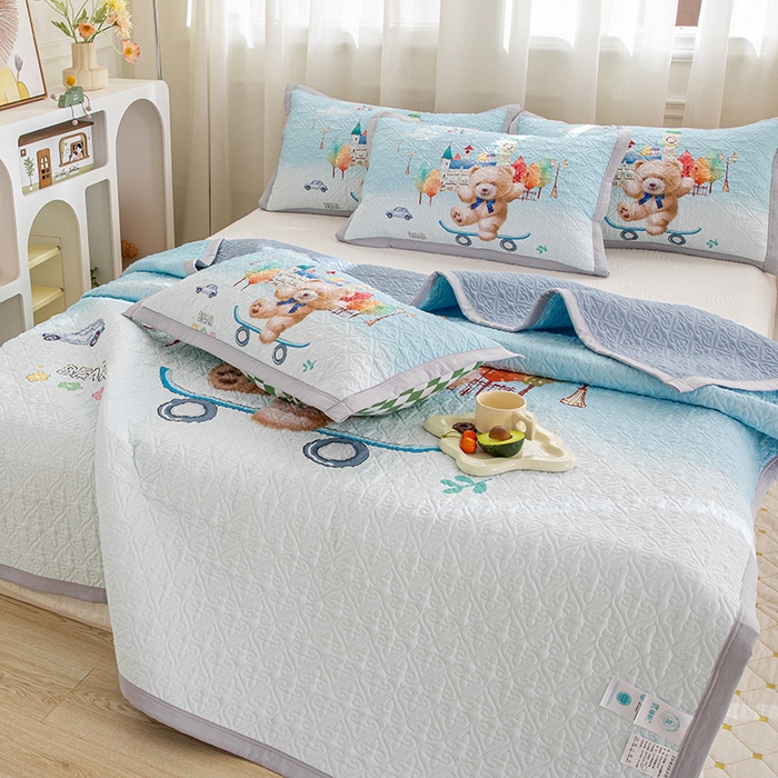 91家纺网 家纺一手货源 找家纺 麦田家纺 2026新款天丝绸大版数码印花单床盖床盖单件 快乐家族-兰