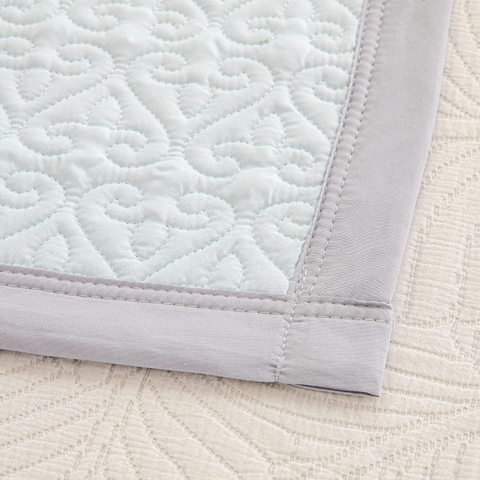 91家纺网 家纺一手货源 找家纺 麦田家纺 2026新款天丝绸大版数码印花单床盖床盖单件 快乐家族-兰