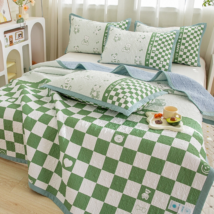 91家纺网 家纺一手货源 找家纺 麦田家纺 2026新款天丝绸大版数码印花单床盖床盖单件 潮流熊-绿