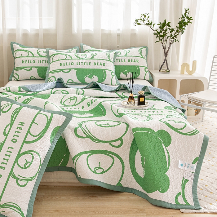 91家纺网 家纺一手货源 找家纺 麦田家纺 2026新款天丝绸大版数码印花单床盖床盖单件 小熊比尔-绿