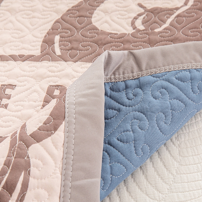 91家纺网 家纺一手货源 找家纺 麦田家纺 2026新款天丝绸大版数码印花单床盖床盖单件 小熊比尔-咖