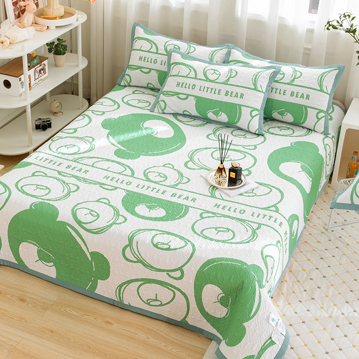 91家纺网 家纺一手货源 找家纺 麦田家纺 2026新款天丝绸大版数码印花单床盖床盖单件 小熊比尔-绿