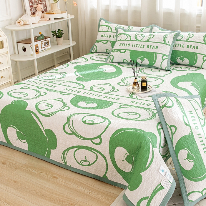 91家纺网 家纺一手货源 找家纺 麦田家纺 2026新款天丝绸大版数码印花单床盖床盖单件 小熊比尔-绿