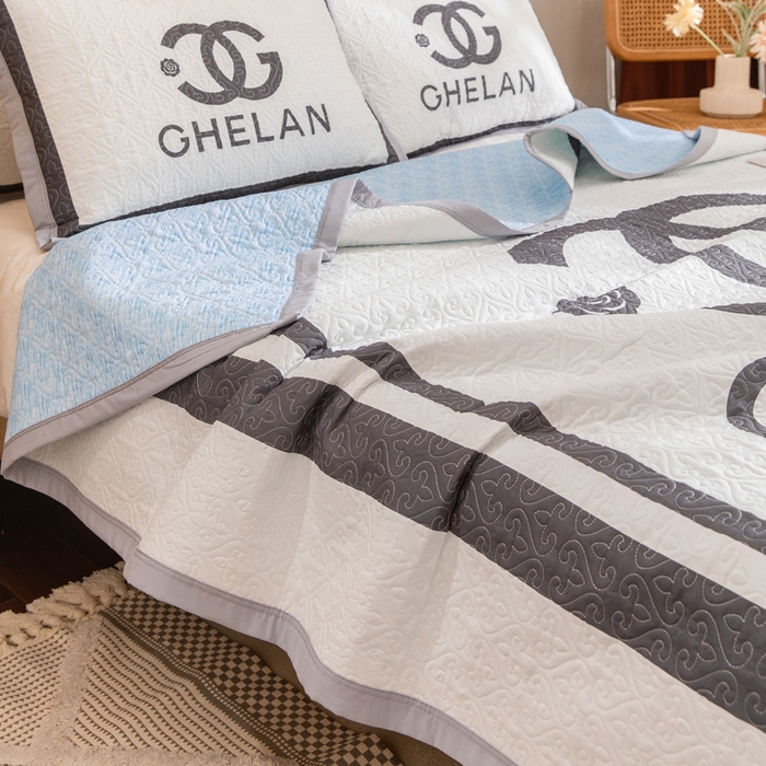 91家纺网 家纺一手货源 找家纺 麦田家纺 2026新款天丝绸大版数码印花单床盖床盖单件 香奈儿