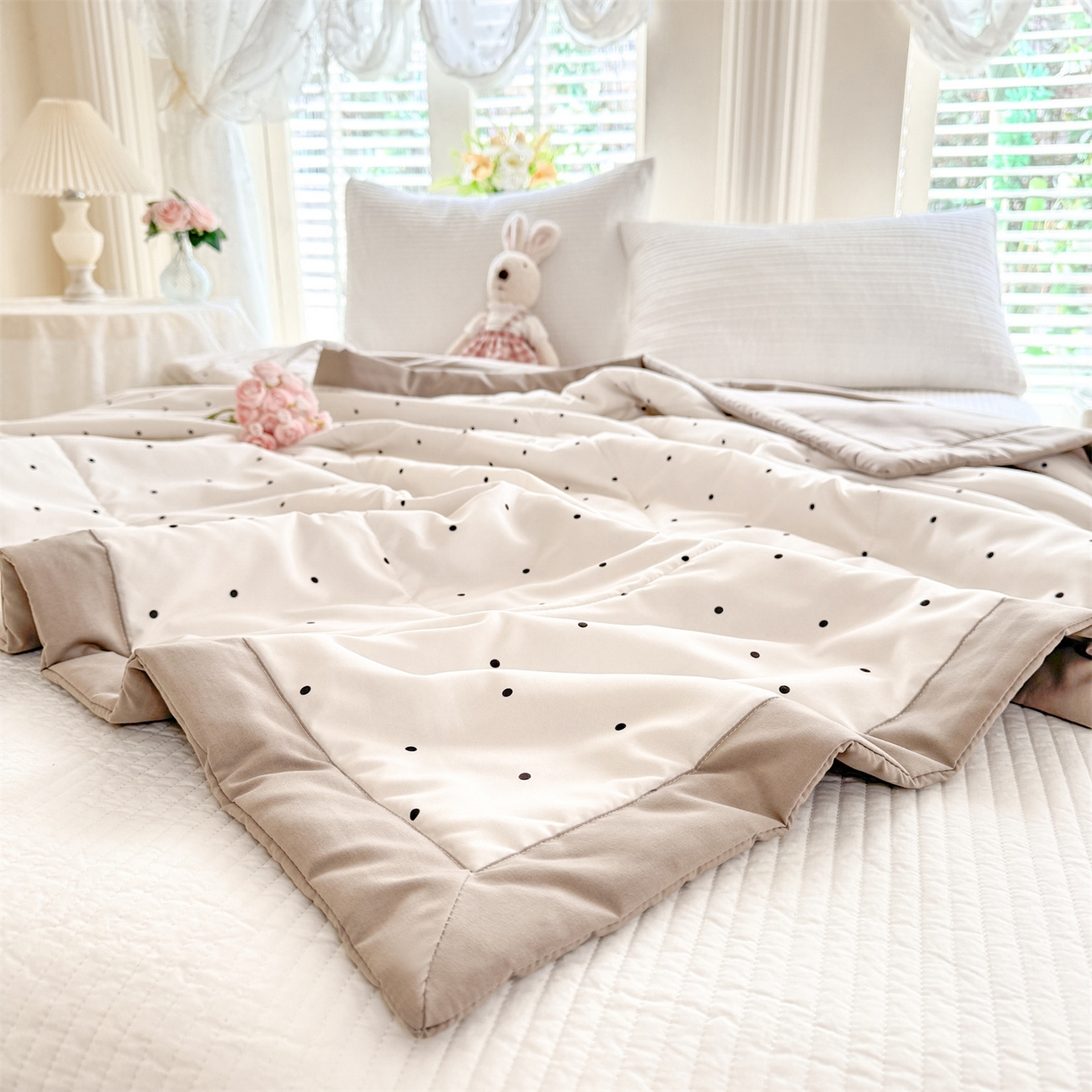 91家纺网 家纺一手货源 找家纺 优贝家纺 2026新款水洗棉云朵棉双层纱手包边抗菌夏凉被空调被 被子被芯 奶咖波点